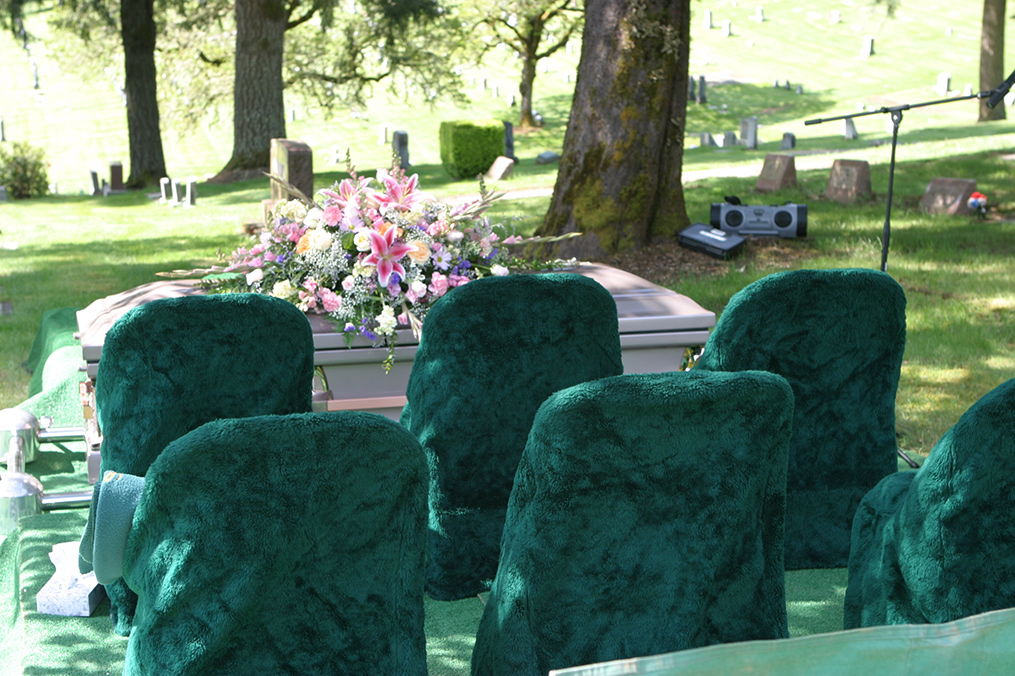 5f07fb200f3c493d72f40236_graveside_burial fir grove